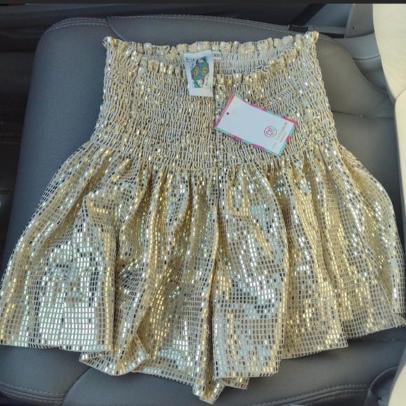 Boutique gold sequin shorts - Picture 2 of 3